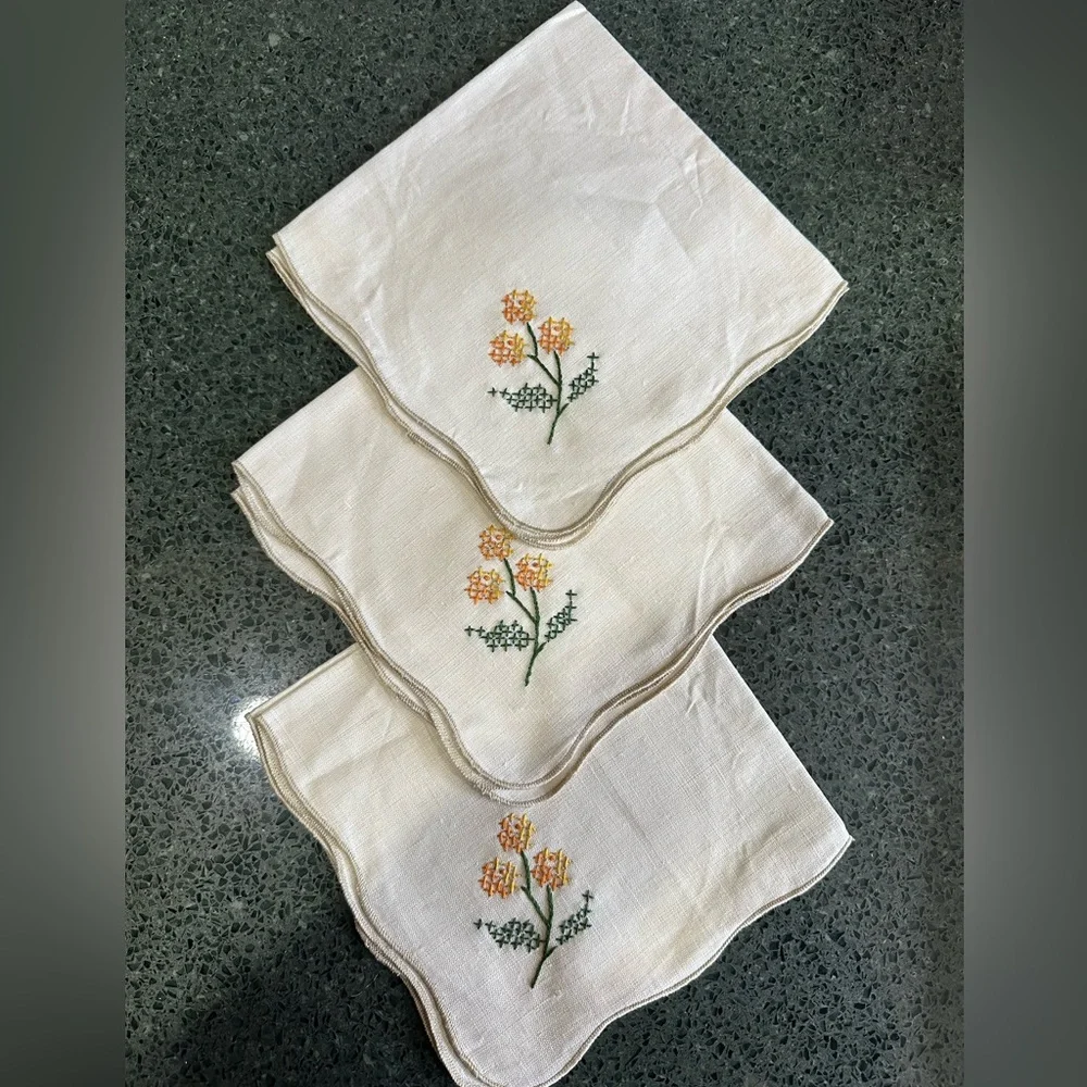 Vtg Bucilla Riviera Rose Stamped Cross Stitch Tablecloth 60x80 w/3 Napkins READ